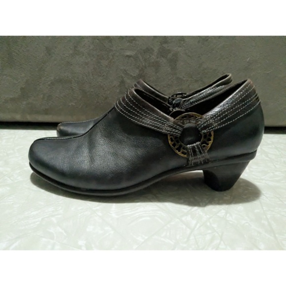 Naot Brown Leather Ankle Boots Side Zip Bronze Ring Detail Size 37